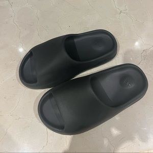 Black Yeezy Slides